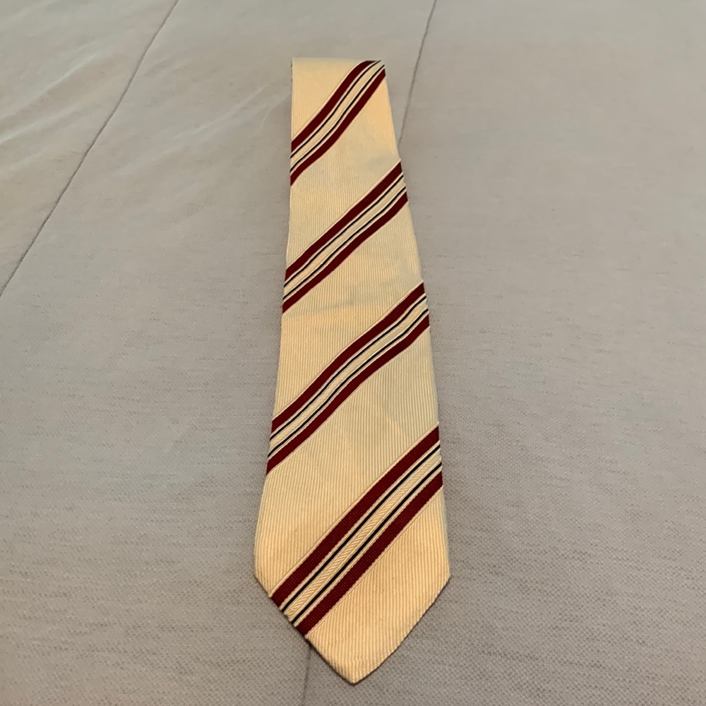 Handmade Edsor Kronen silk tie in ivory and burgundy